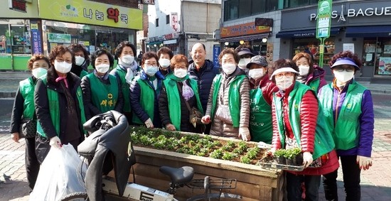 2020. 3. 18.  봄철 꽃 식재 의 이미지