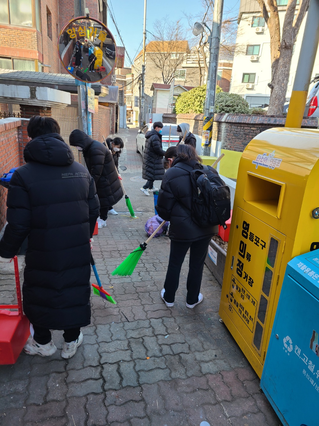 신길3동 마을가꾸기 대청소(자원봉사 학생들과 함께) 의 이미지