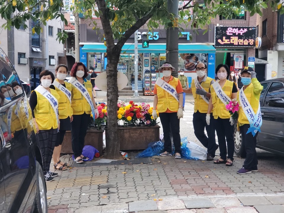 [7.16] 마을공동체사업-탁트인 골목만들기 활동(골목길환경개선 및 화합 화분 설치 ) 의 이미지