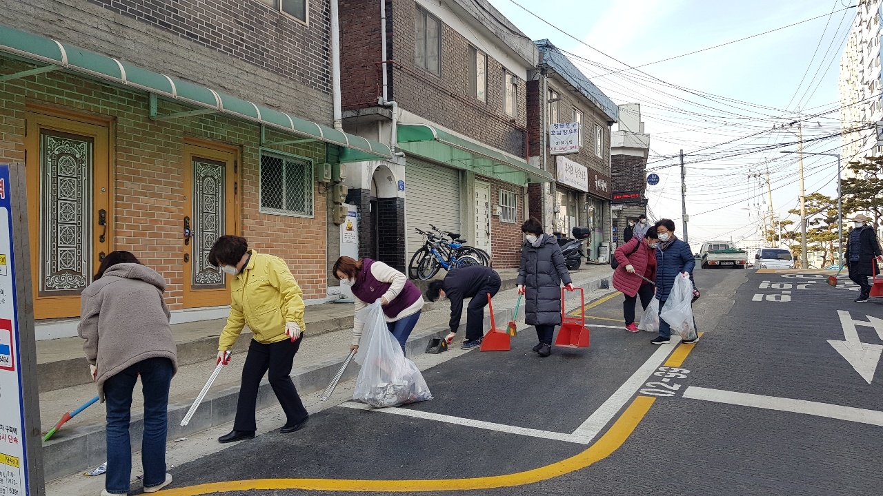 신길4동 청소봉사대 활동 실시 의 이미지