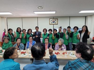 새마을부녀회 어버이날 맞이 경로당 방문 행사 의 이미지