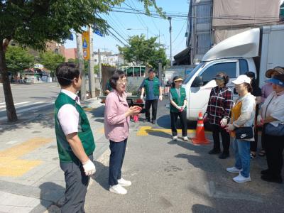 2024 신길5동 여름철 꽃모 식재 행사 의 이미지