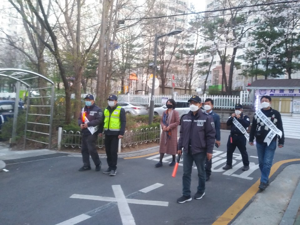 벚꽃축제 취소에 따른 코로나19 확산 방지 사회적 거리두기 캠페인 의 이미지