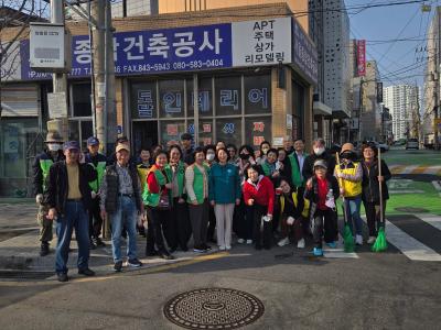 2025년 4월 빗물받이 청소의 날 운영 (빗물받이 청소 및 홍보물 배부)(3) 의 이미지