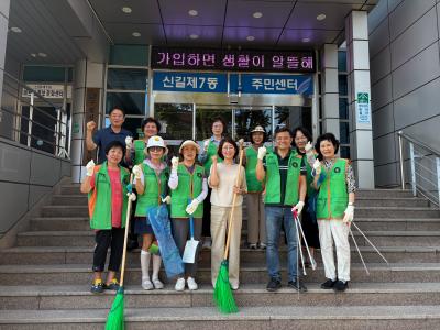 2025년 7월 빗물받이 청소의 날 운영 (빗물받이 청소 및 홍보물 배부) 의 이미지