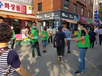 자율 방재단 신종 코로나바이러스 예방행동수칙 안내문 배부 및 홍보 캠페인 의 이미지