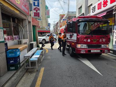 보이는 소화기 점검 및 무단투기 순찰 의 이미지
