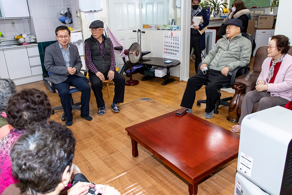 새해맞이 어르신과 따뜻한 동행_영등포동 6번째 파일