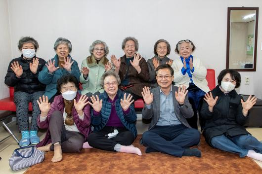 새해맞이 어르신과 따뜻한 동행_영등포동 의 이미지