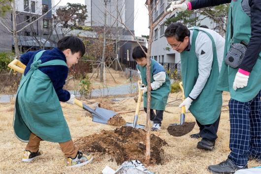 제78회 식목일 ＇릴레이 나무심기＇ (신길9구역근린공원·신길근린공원) 사진