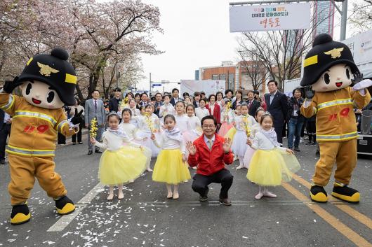 제17회 영등포여의도 봄꽃축제 개막행사(시민 퍼레이드) 의 이미지