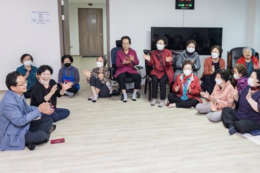 어르신과의 따뜻한 동행(신길6동) 의 이미지