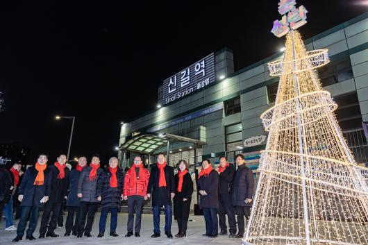 2023 신길역 크리스마스 트리 점등식 의 이미지