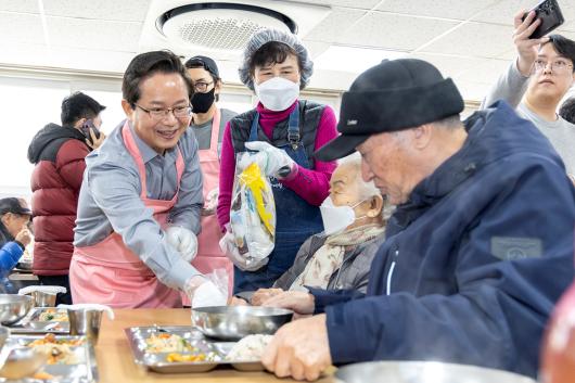 설날 특식 나눔 행사 의 이미지