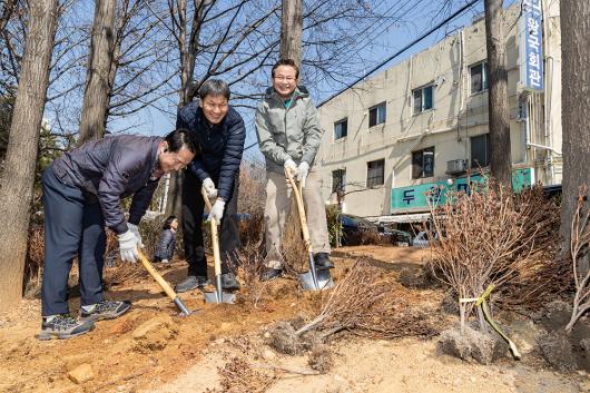 제79회 식목일 나무심기(신길근린공원) 의 이미지