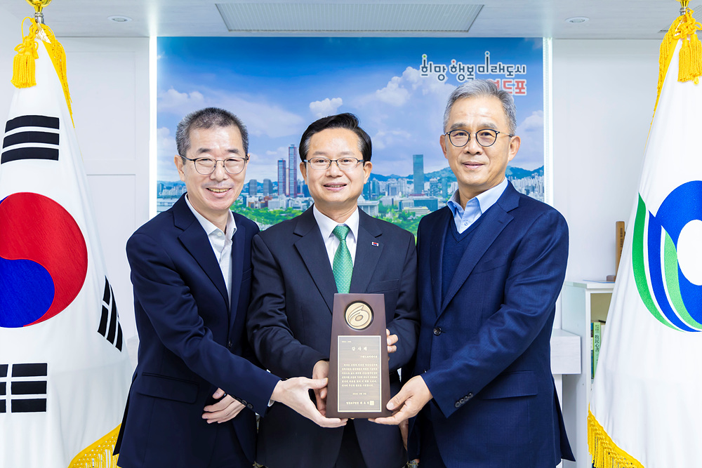 동 신청사 건립 유공 감사패 수여식 6번째 파일