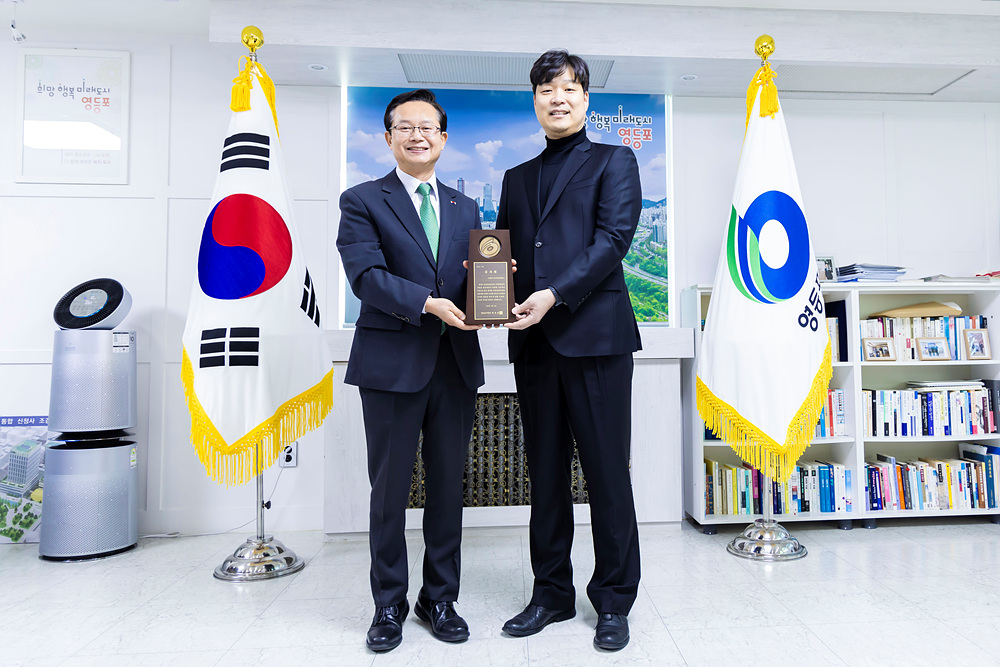 동 신청사 건립 유공 감사패 수여식 3번째 파일
