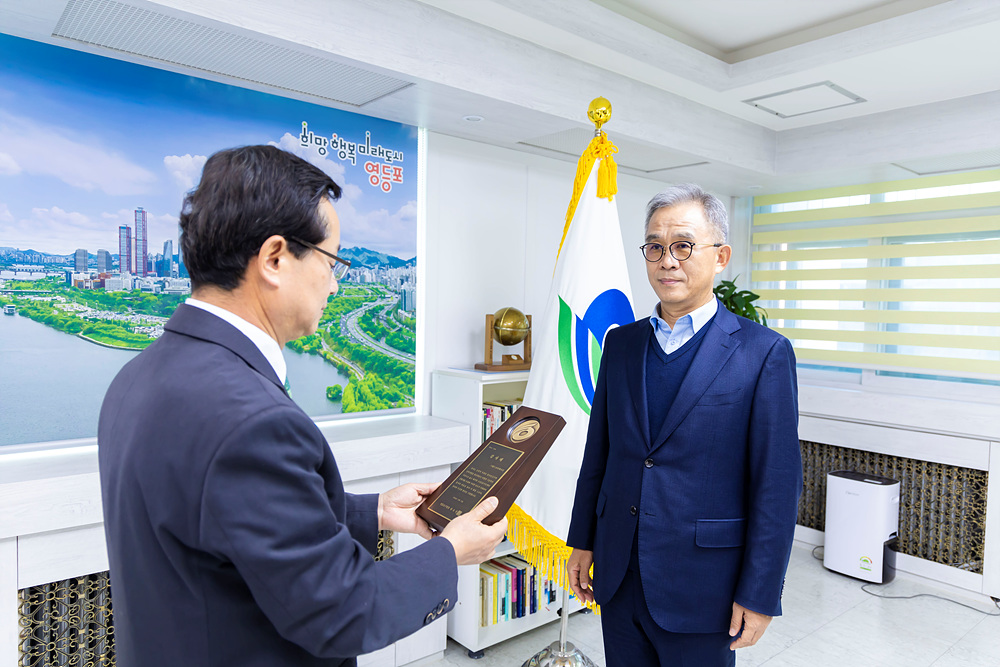동 신청사 건립 유공 감사패 수여식 4번째 파일