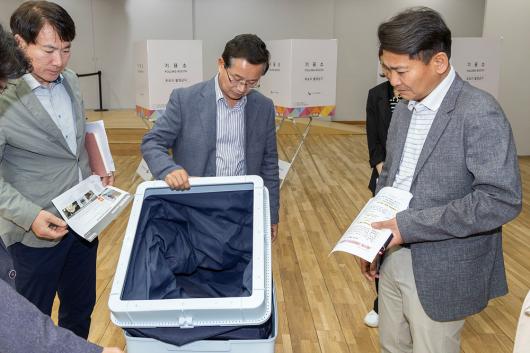 대통령선거 사전투표소 설치현장 점검 의 이미지