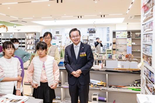 열린 사이로의 날 사진