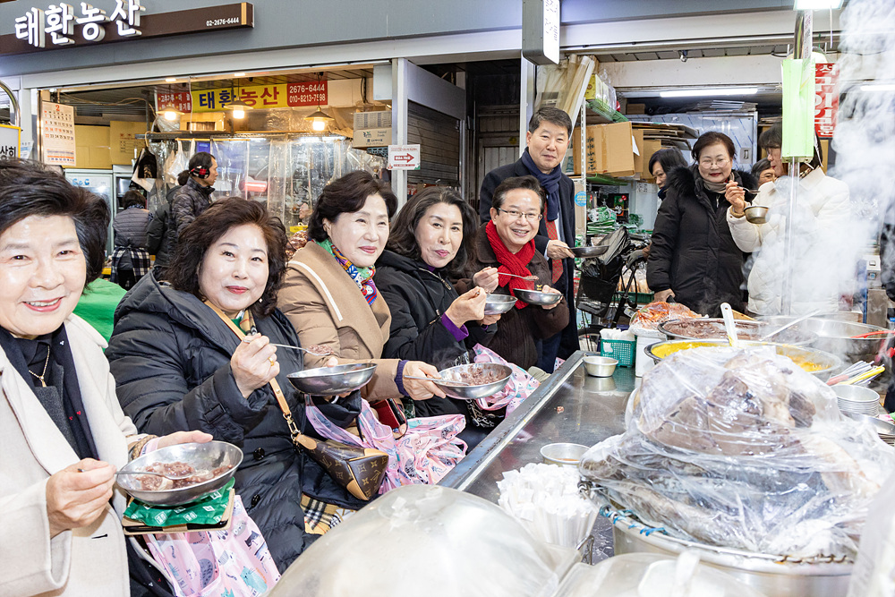 영등포구-영등포구상공회의소 협력  지역상권 활성화‘전통시장 가는 날’ 7번째 파일