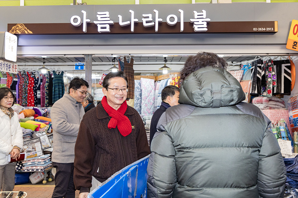 영등포구-영등포구상공회의소 협력  지역상권 활성화‘전통시장 가는 날’ 6번째 파일