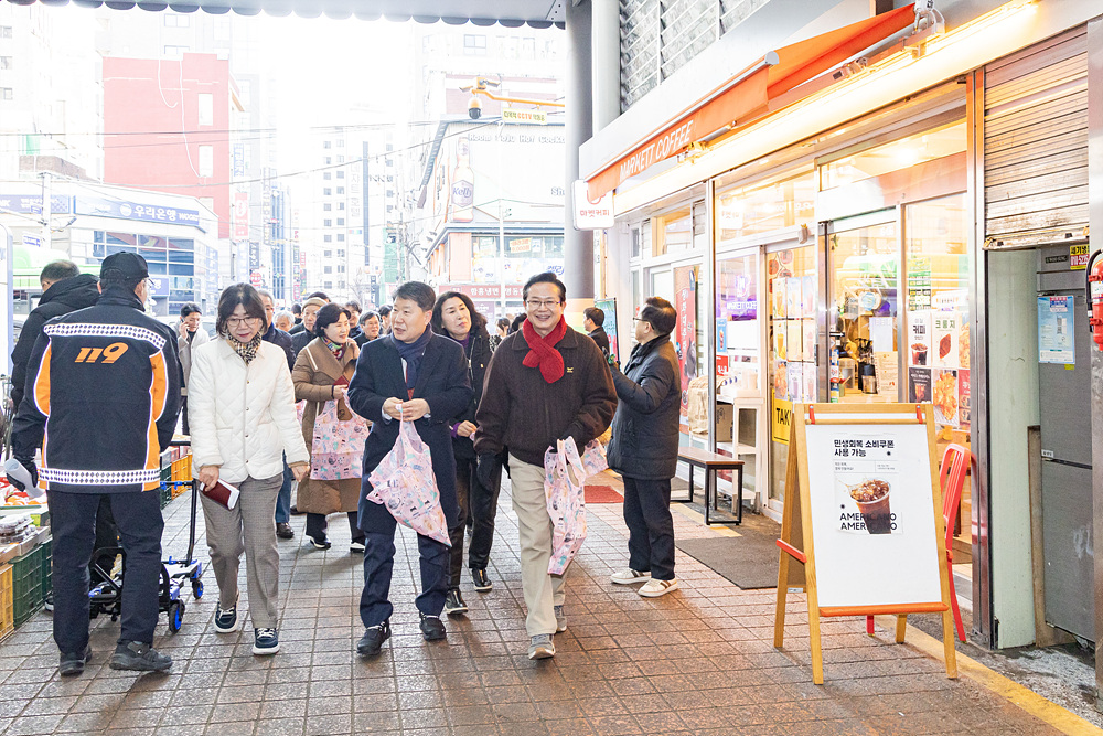 영등포구-영등포구상공회의소 협력  지역상권 활성화‘전통시장 가는 날’ 3번째 파일
