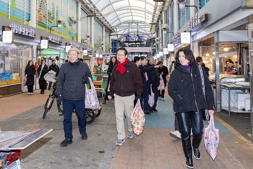 영등포구-영등포구상공회의소 협력  지역상권 활성화‘전통시장 가는 날’ 11번째 파일