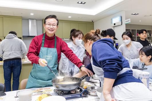 서울청년센터 영등포 서울지킴이 자취생 <자취생 명절대피소> 떡국 만들기 사진