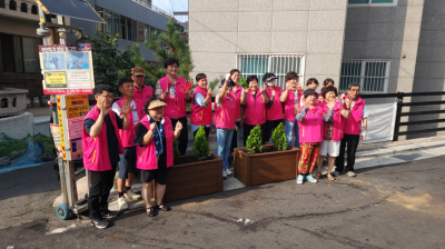 주민자치위원회 빗물받이 청소의 날 행사 실시 의 이미지