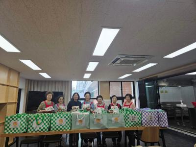 영등포동 자원봉사회 추석맞이 음식 나눔 행사 의 이미지