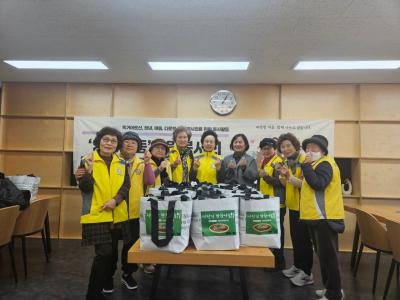 영등포동 자원봉사회 음식 나눔 행사 의 이미지