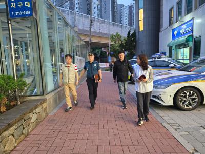 5월 동장, 지구대장 합동 순찰 의 이미지