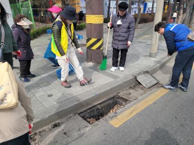 (3. 16) 새봄맞이 대청소 행사 실시 의 이미지