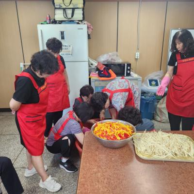 6월 양평1동 자원봉사회 불고기 나눔행사 의 이미지