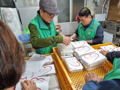 2025 새마을지도자협의회 어르신 떡 만들어 드리기 행사 의 이미지