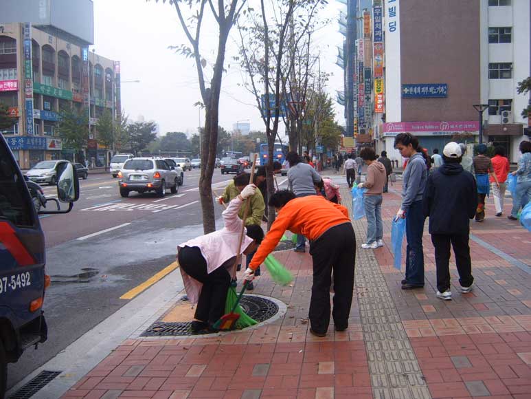 "청소의 날" 대청소실시 의 이미지