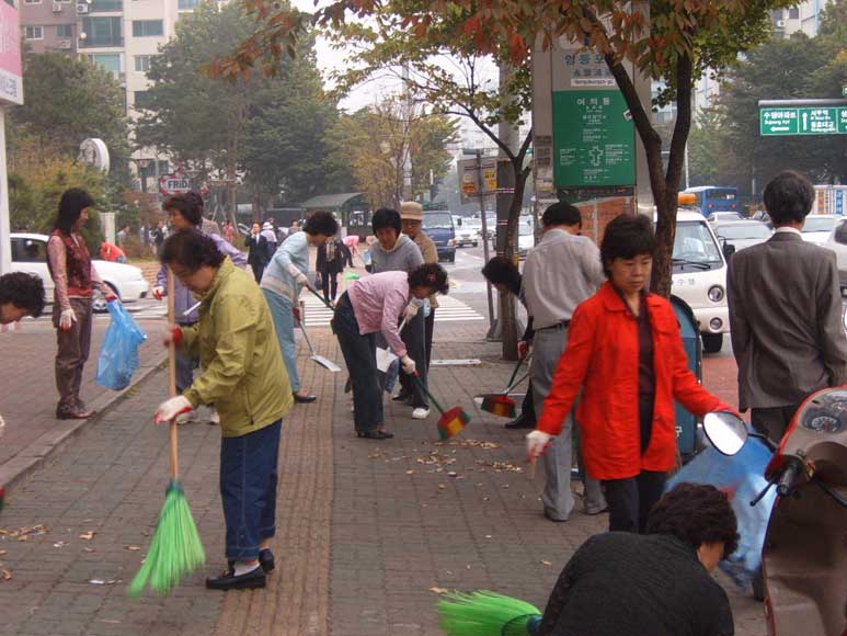 "청소의 날" 대청소실시 의 이미지