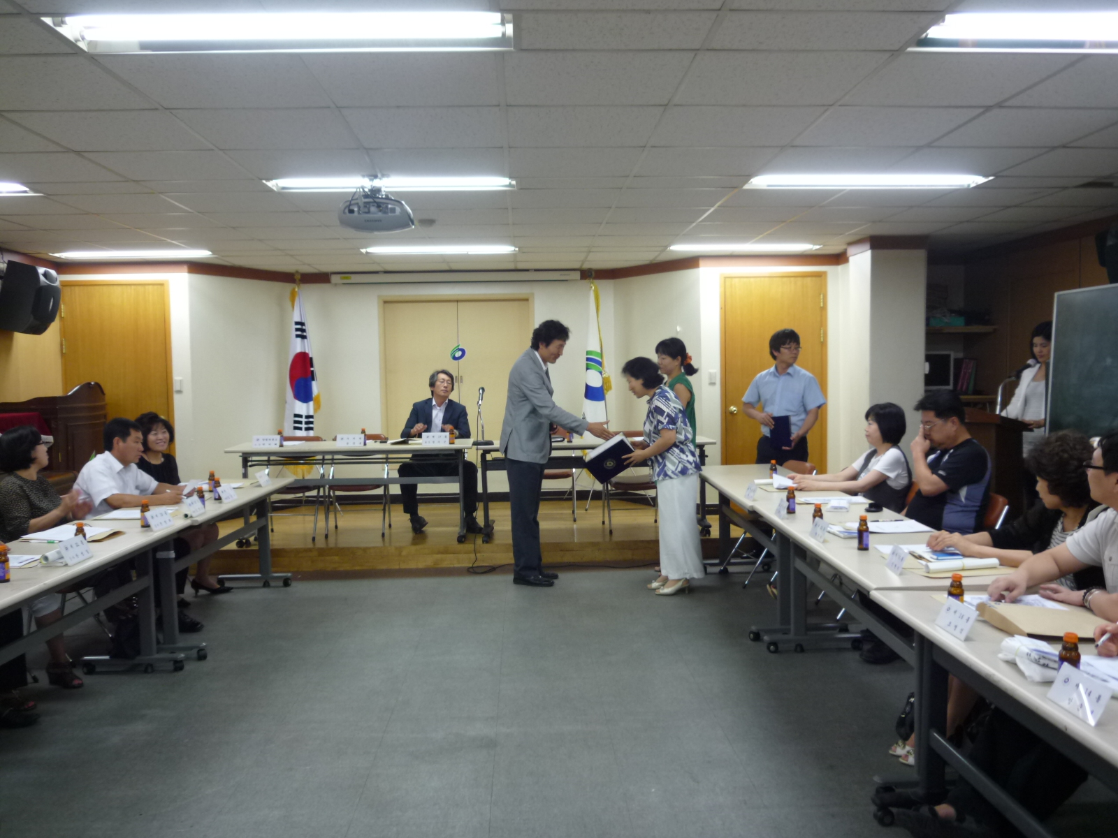 통장 위촉장 수여 의 이미지