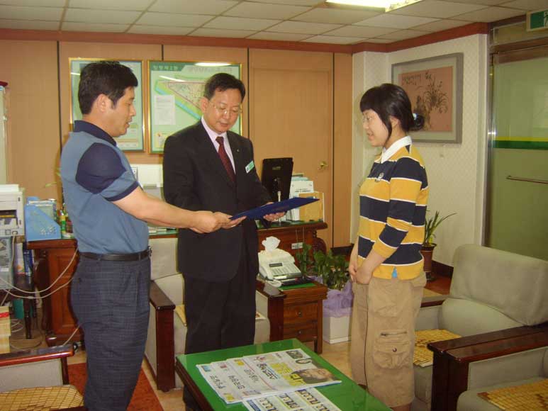자원봉사학생 표창수여 의 이미지