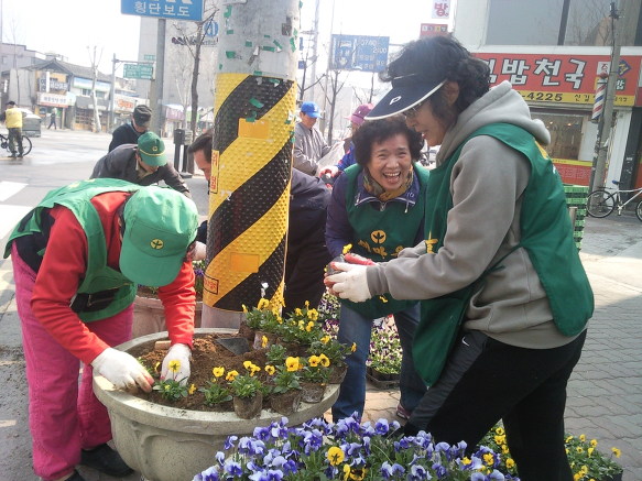새봄맞이 신길1동 관내 꽃묘식재 3번째 파일