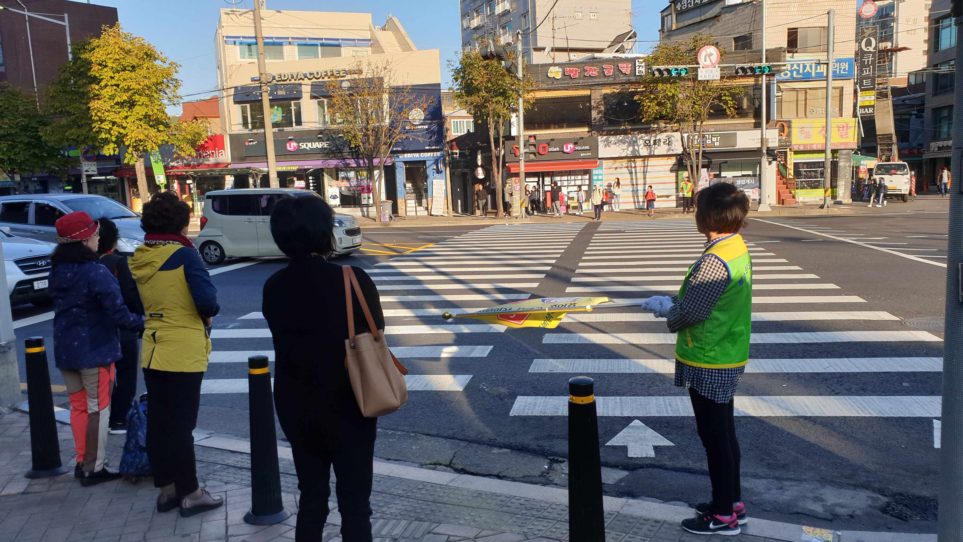 청소년지도협의회 등굣길 교통안전 봉사활동(11월) 의 이미지