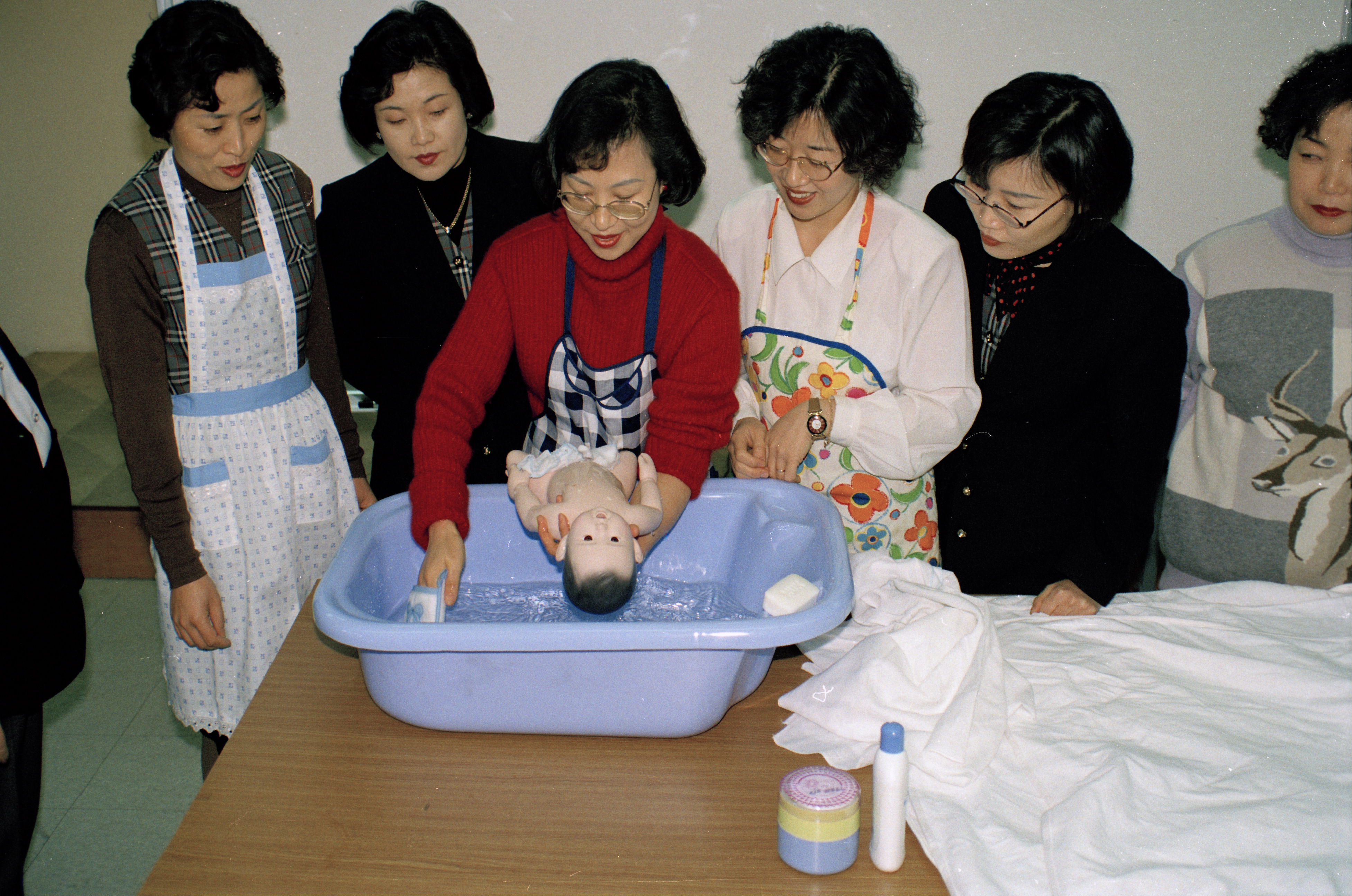 수유및목욕법시범및교육 의 이미지