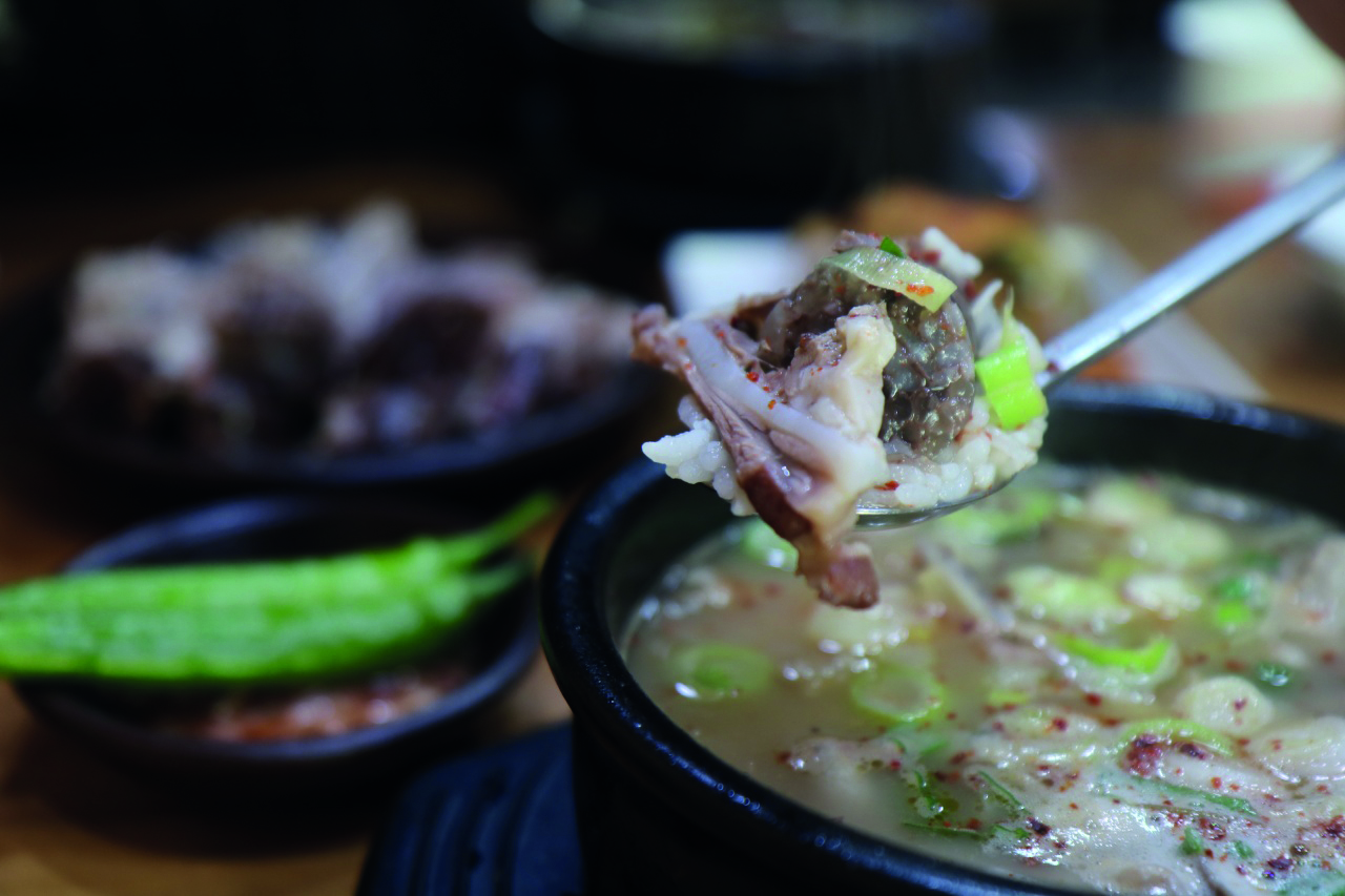 Суп из кровяной колбасы Монджимак на перекрестке района Дэрим  이미지